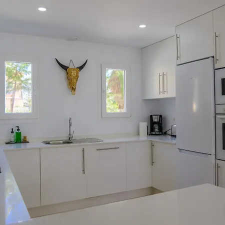 Impressive Brand New Townhouse In El Romeral Calahonda Casa vacanze Sitio de Calahonda